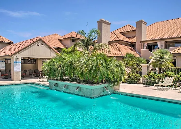 Walk To Park: Snowbird Haven W/ Pool In Holiday home