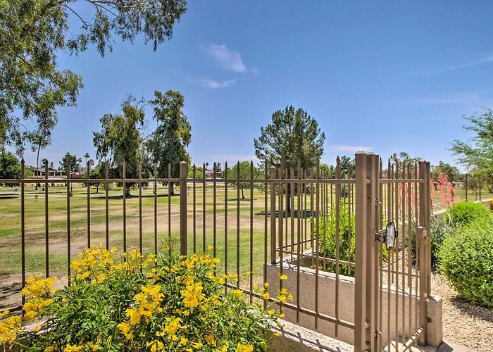 Walk To Park: Snowbird Haven W/ Pool In Holiday home *