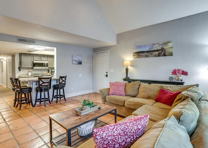 Walk To Park: Snowbird Haven W/ Pool In Holiday home *