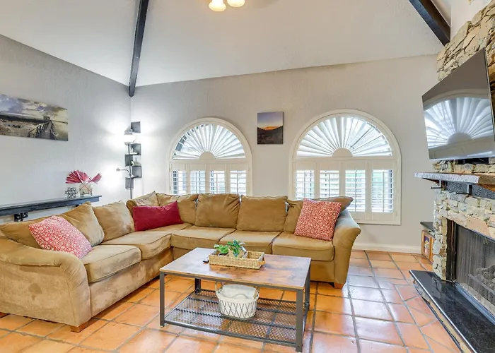 Walk To Park: Snowbird Haven W/ Pool In Holiday home *